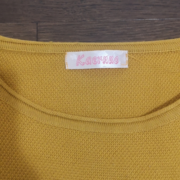 90s Vintage Yellow Crew Neck - Picture 3 of 4